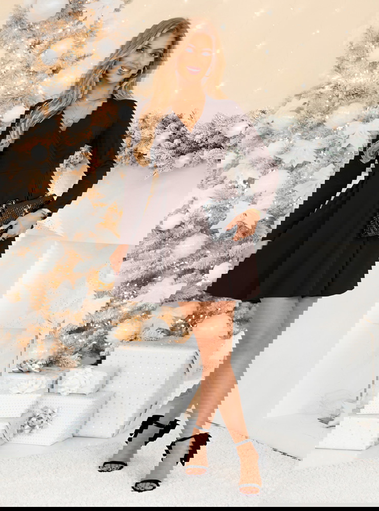 Czekoladowa sukienka z przekładanym...