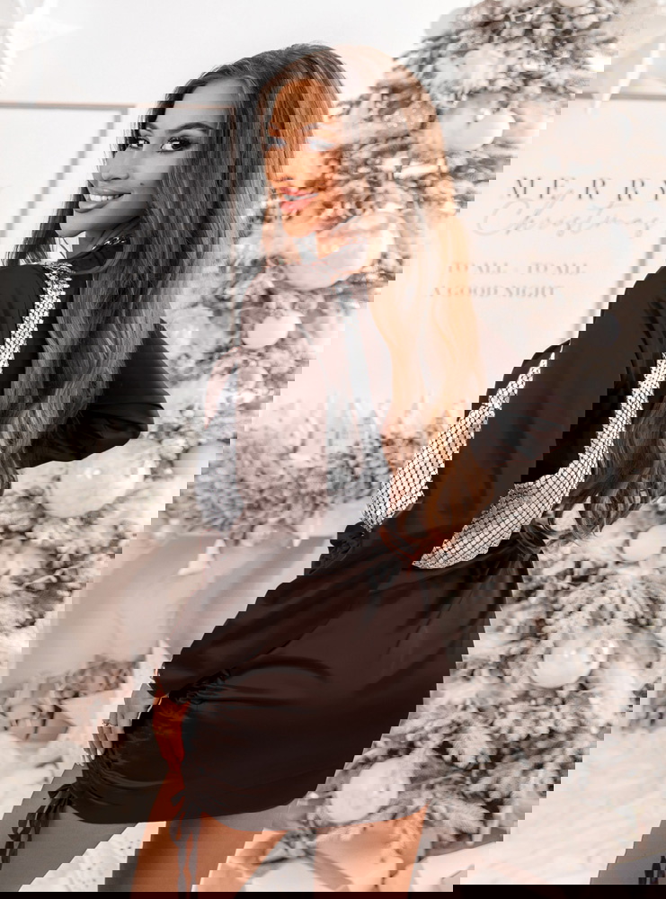 Czekoladowa satynowa sukienka ze...