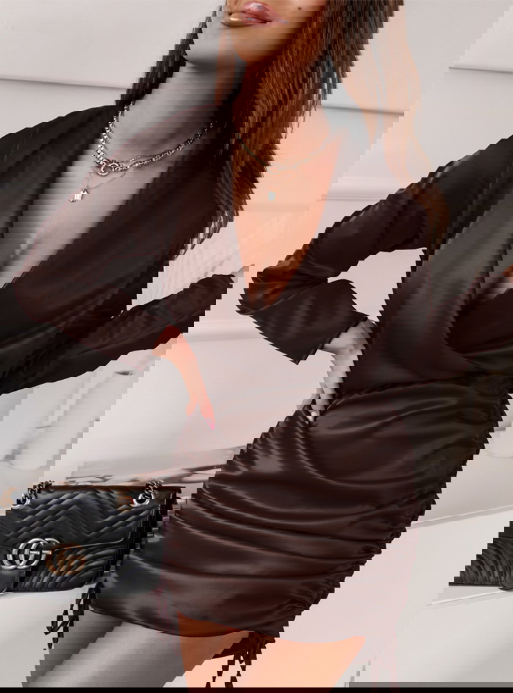 Czekoladowa satynowa sukienka ze...