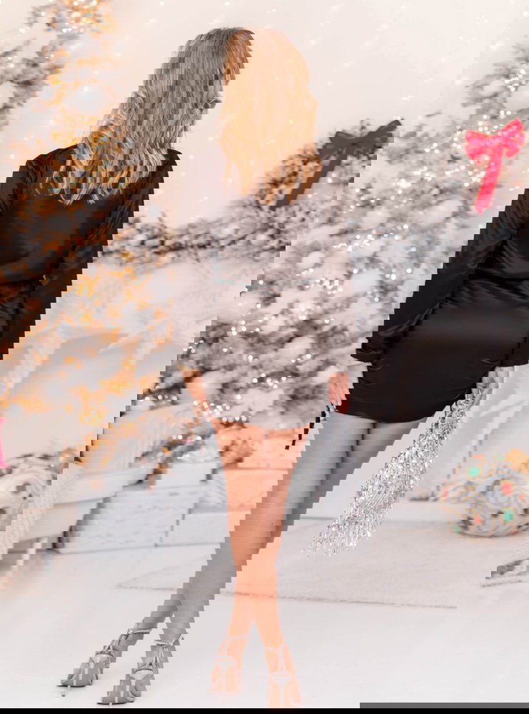 Czekoladowa satynowa sukienka ze...