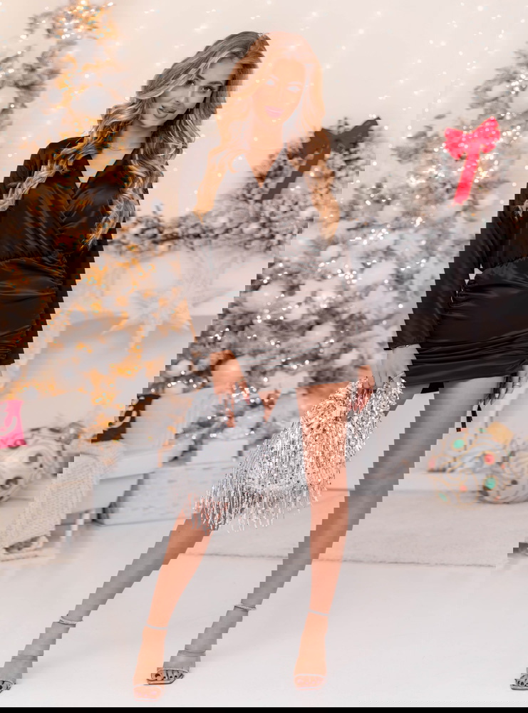 Czekoladowa satynowa sukienka ze...