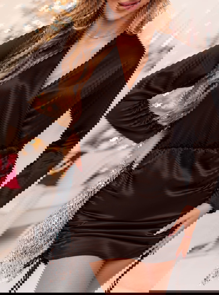 Czekoladowa satynowa sukienka ze...