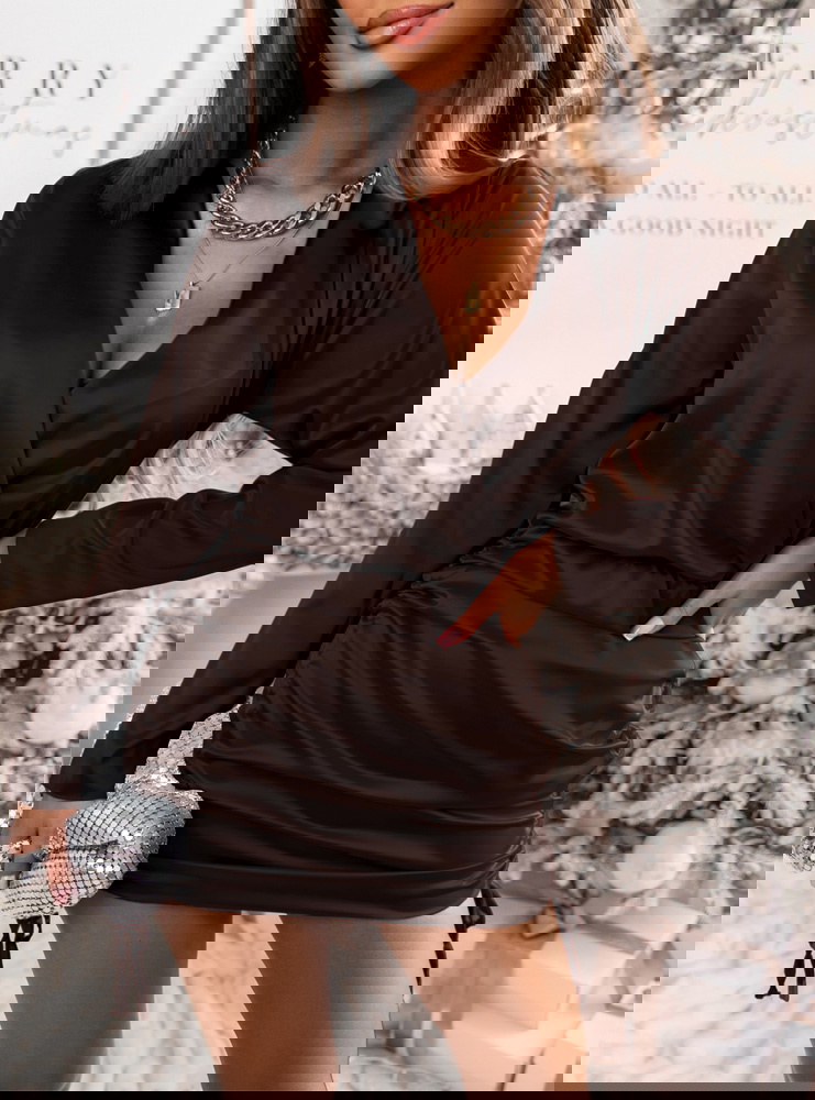 Czekoladowa satynowa sukienka ze...