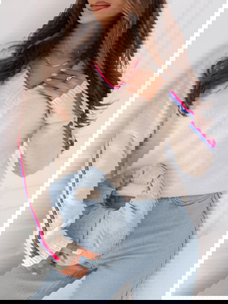 Sweter z dekoltem w serek...