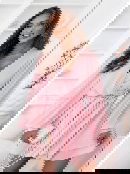 Pudrowa szyfonowa sukienka...