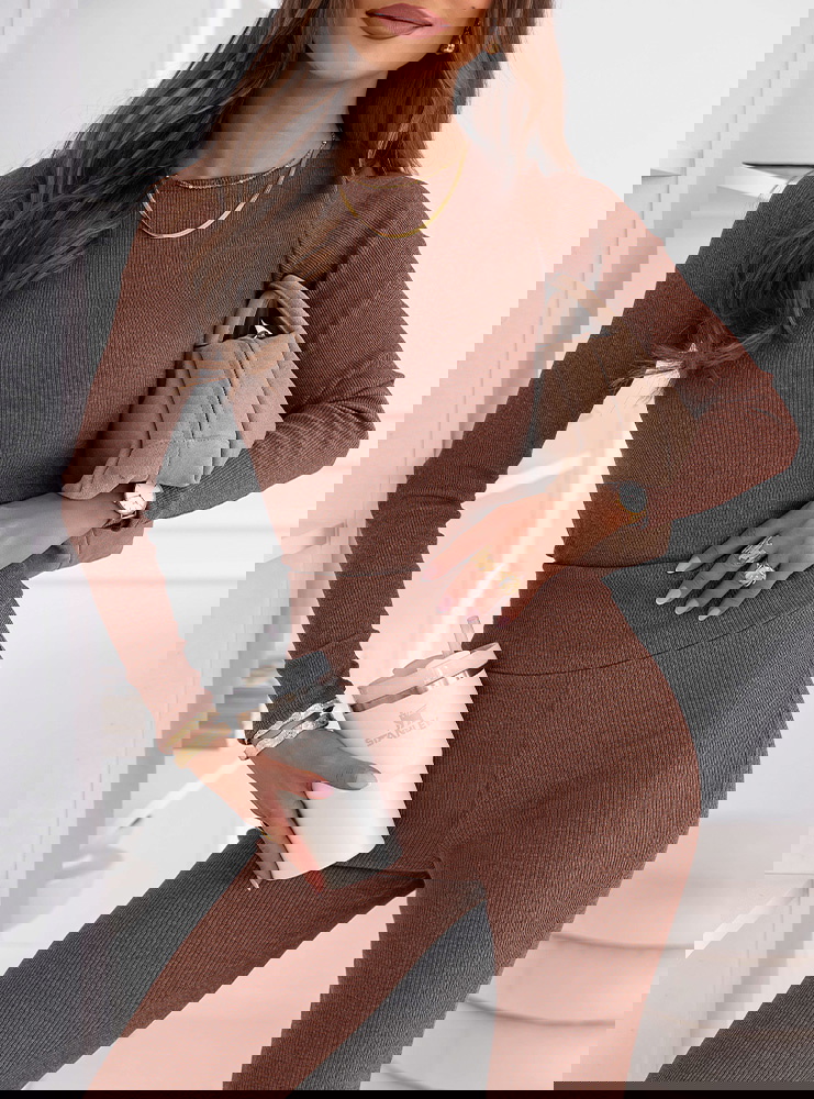 Prążkowany komplet dopasowana bluzka...