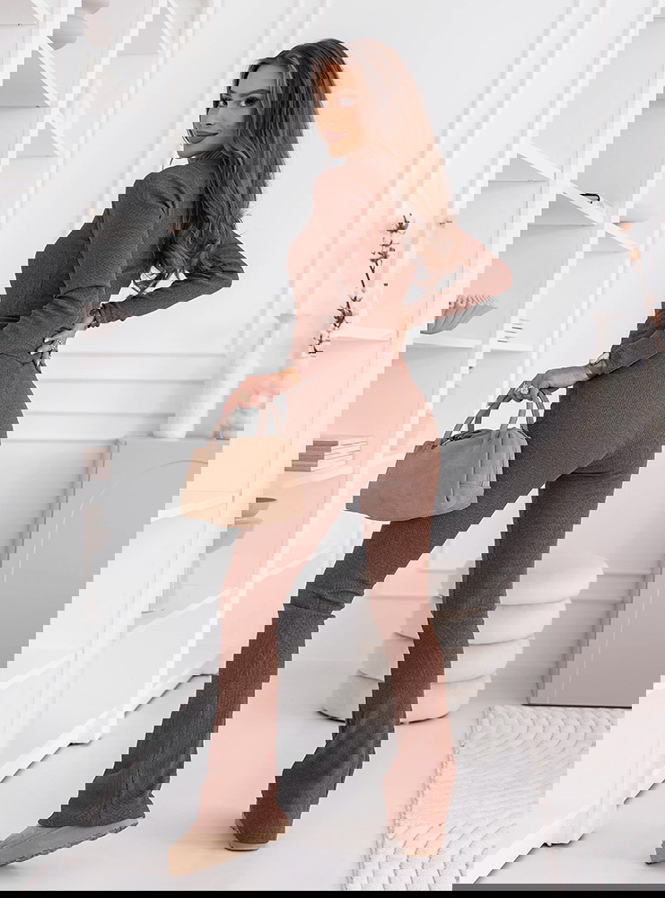 Prążkowany komplet dopasowana bluzka...