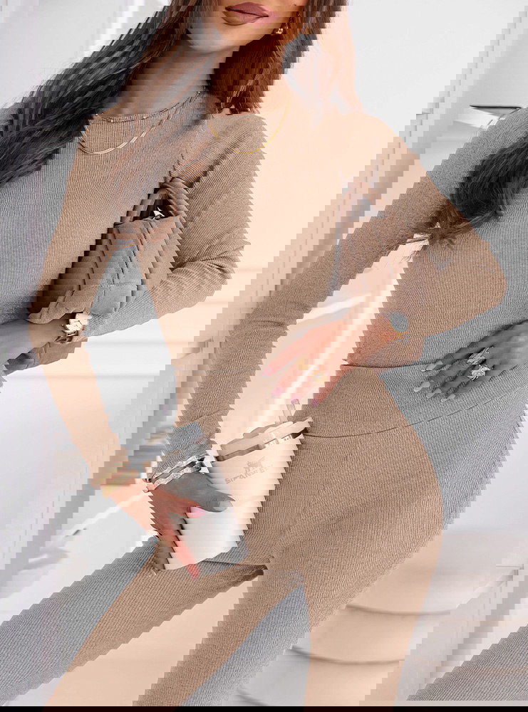 Beżowy prążkowany komplet dopasowana...