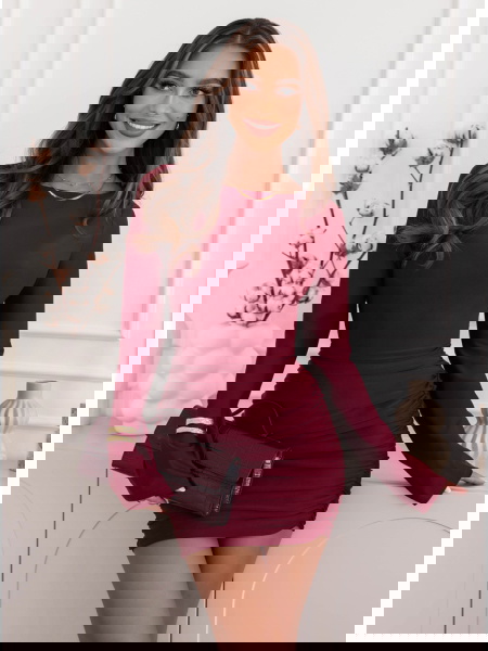 Bordowa dopasowana sukienka...