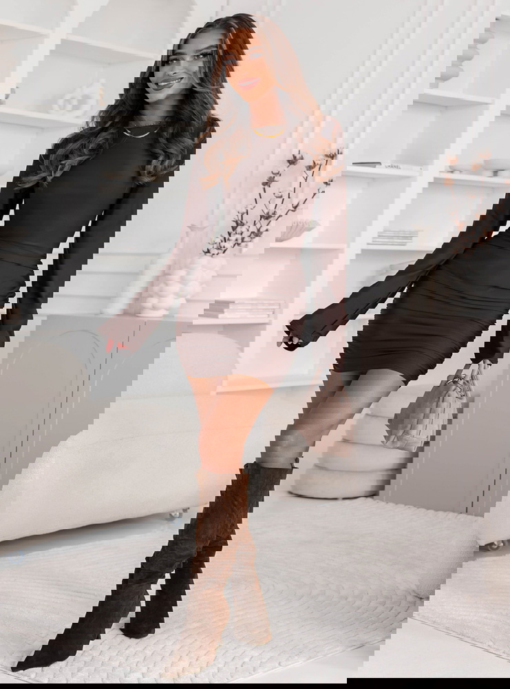 Czekoladowa dopasowana sukienka mini...