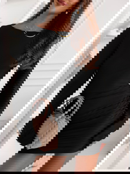 Czarna dopasowana sukienka... 2