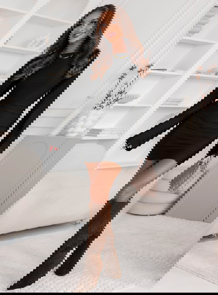 Czarna dopasowana sukienka mini z...