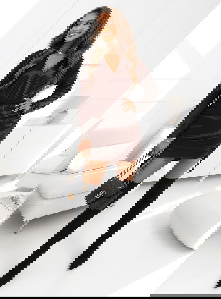 Czekoladowa satynowa sukienka ze...