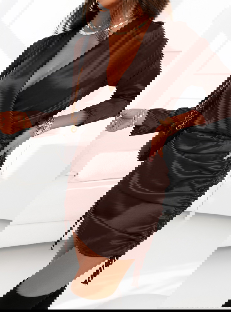 Czekoladowa satynowa sukienka ze ściągaczami po bokach Kotta