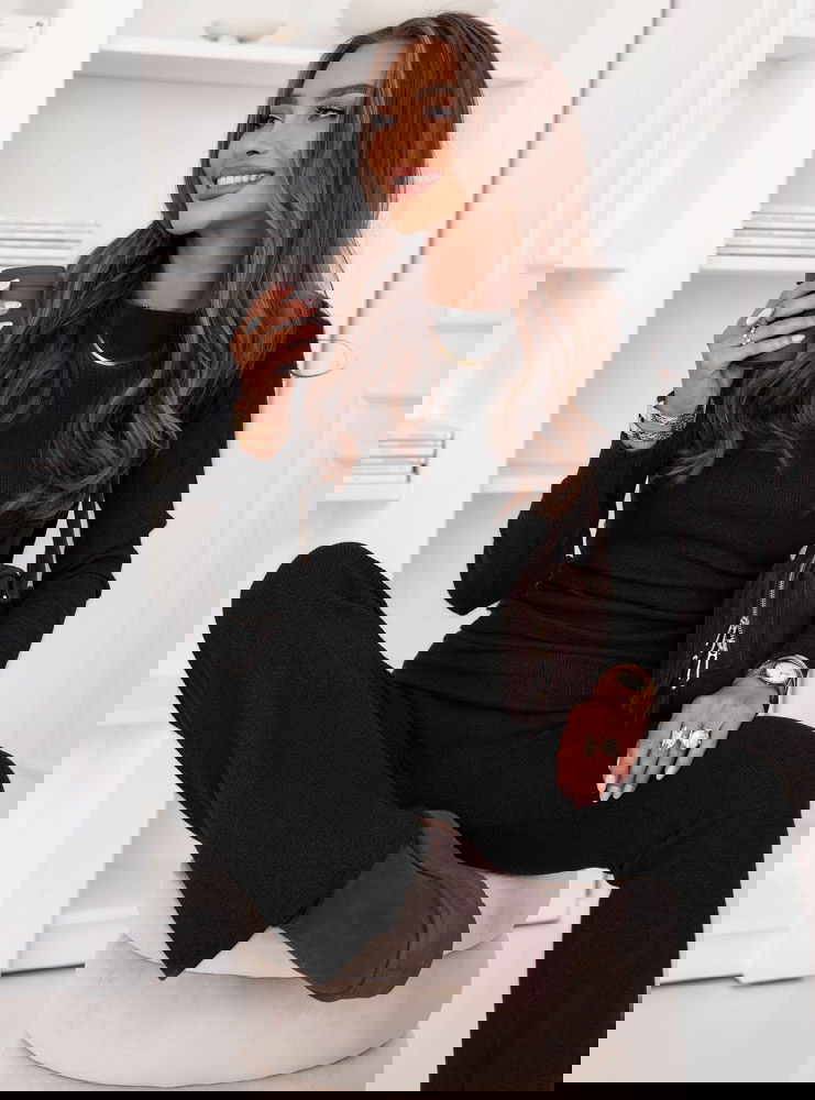 Czarny prążkowany komplet dopasowana...