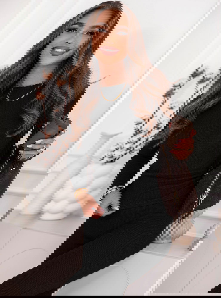 Czarny prążkowany komplet dopasowana...