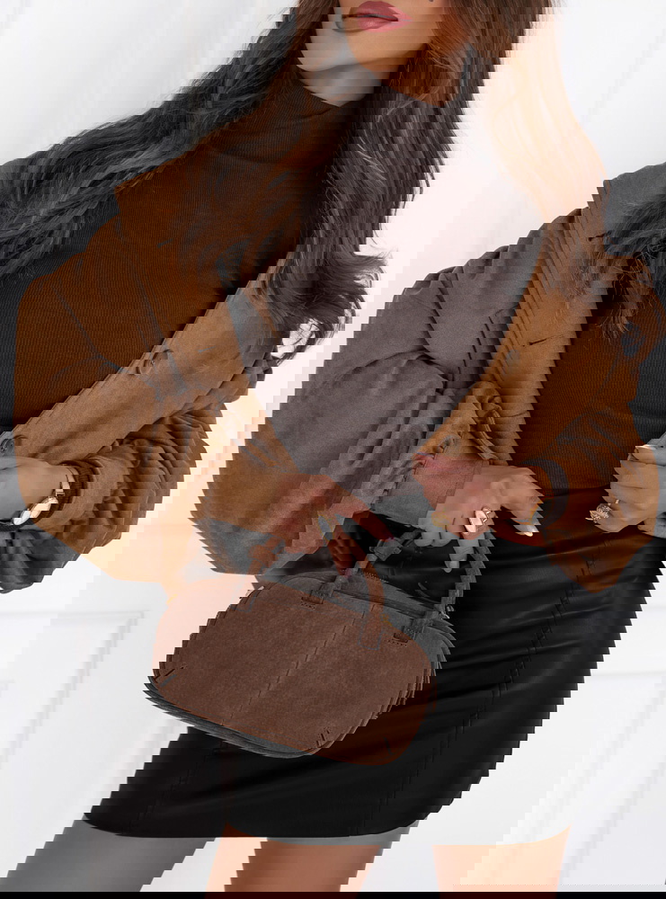 Czekoladowa prążkowana bluzka z...