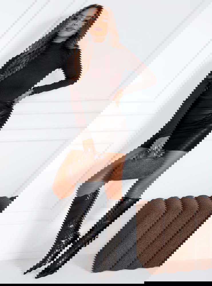 Czekoladowa prążkowana bluzka z...