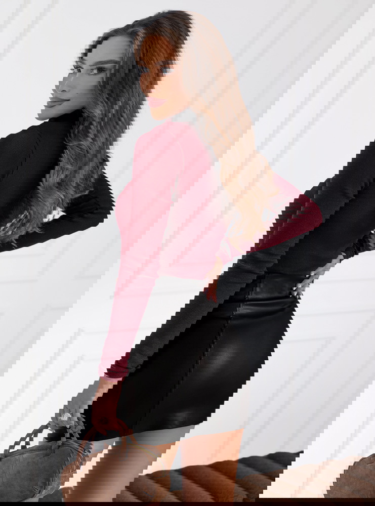 Bordowa prążkowana bluzka z półgolfem...