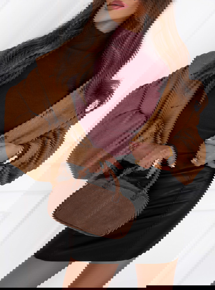 Bordowa prążkowana bluzka z półgolfem...