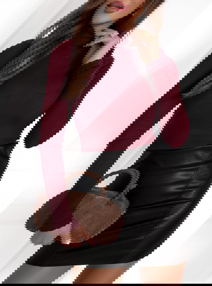 Bordowa prążkowana bluzka z półgolfem...