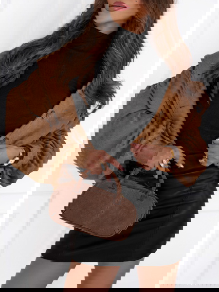 Czarna prążkowana bluzka z... 2