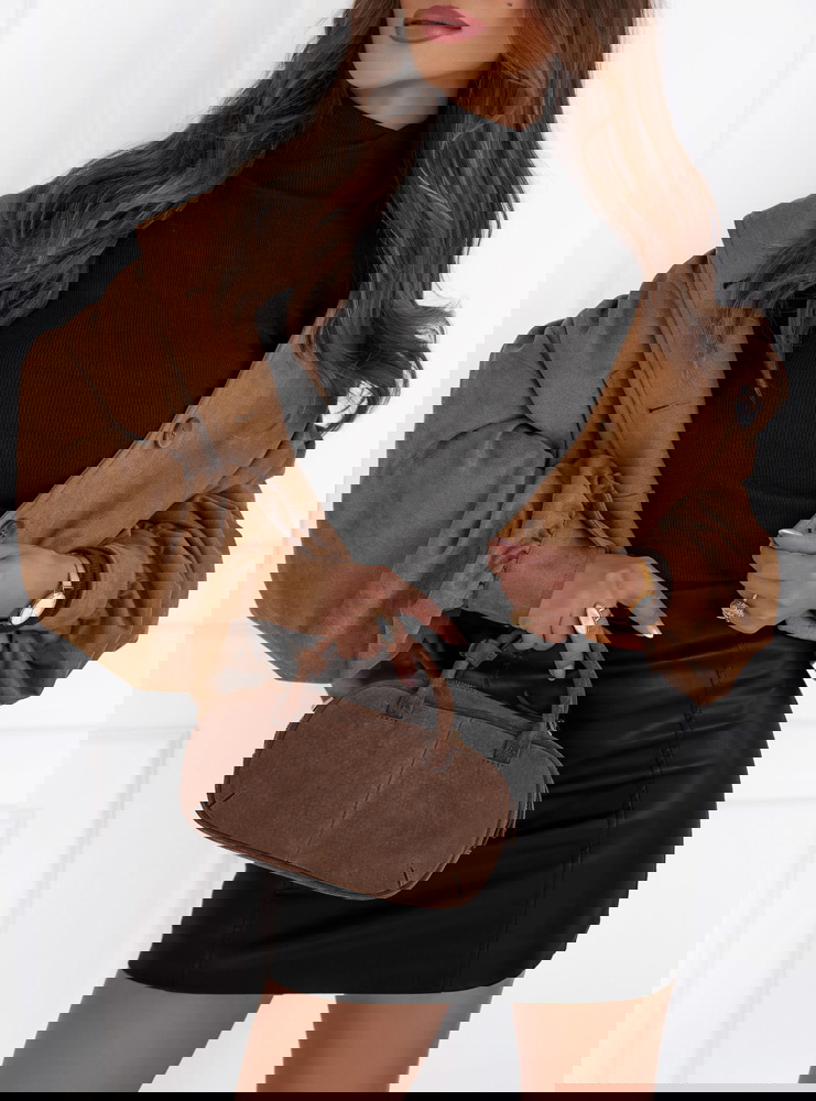 Czarna prążkowana bluzka z półgolfem...