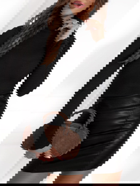 Czarna prążkowana bluzka z...