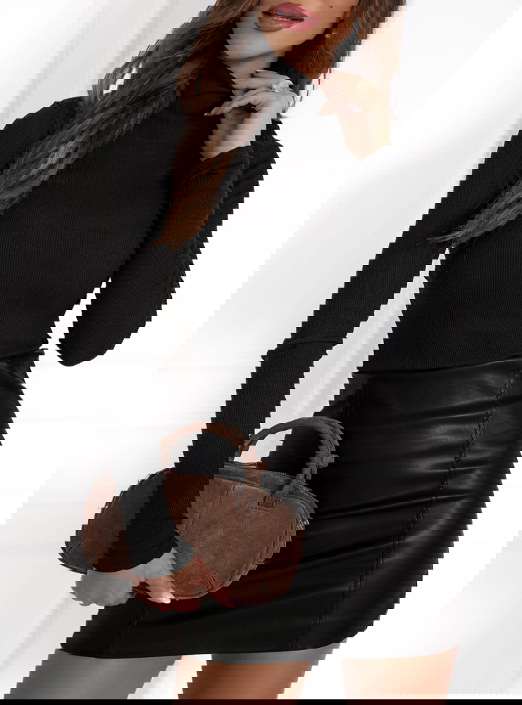 Czarna prążkowana bluzka z półgolfem...