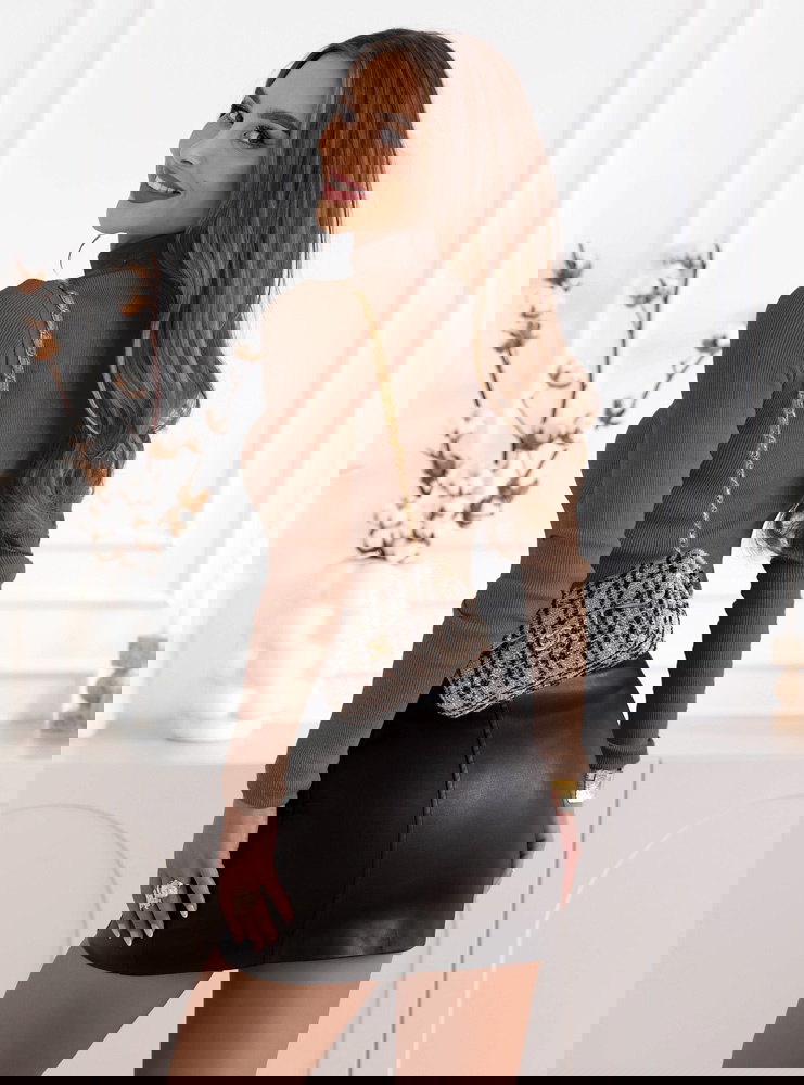 Prążkowana bluzka z półgolfem...