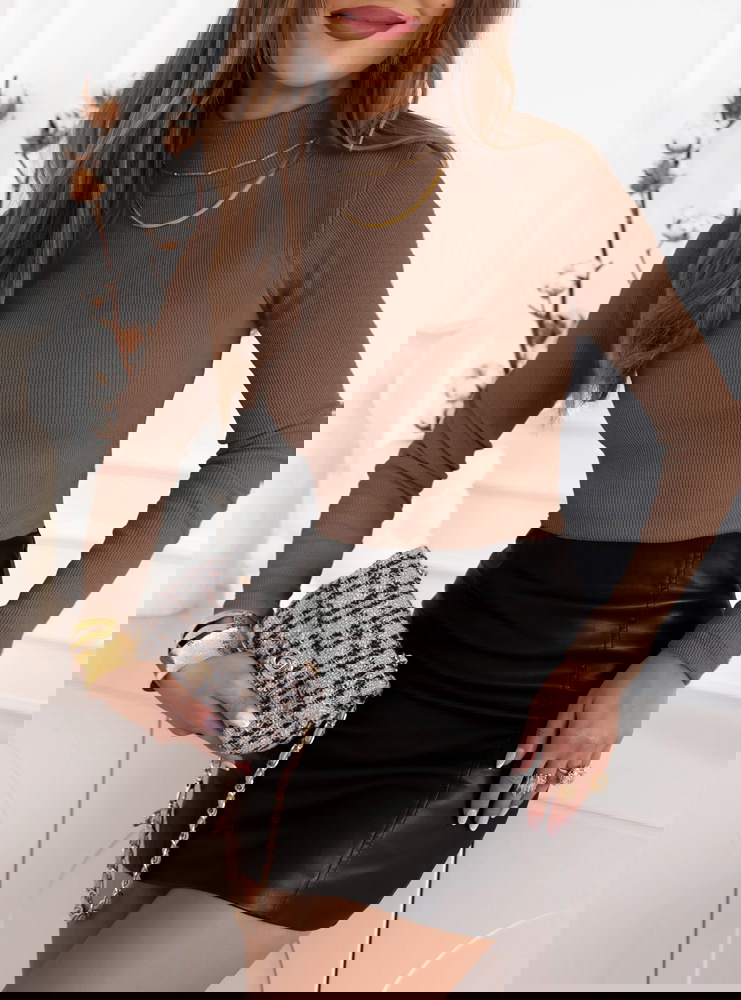 Prążkowana bluzka z półgolfem...