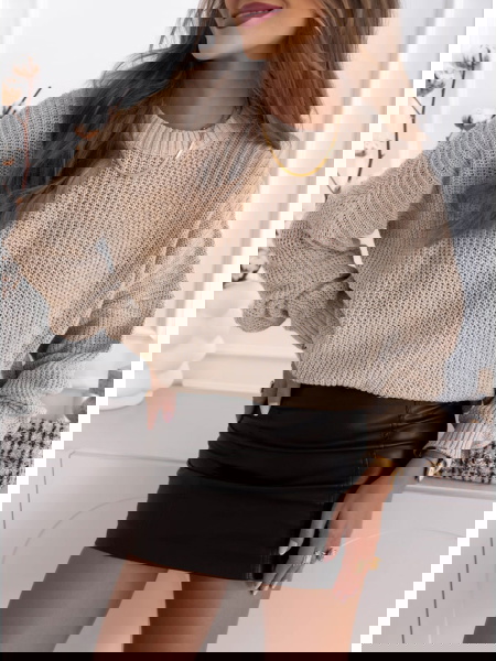 Beżowy oversizowy sweter...