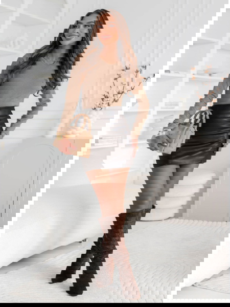 Ciemnobeżowa koszulka na... 2