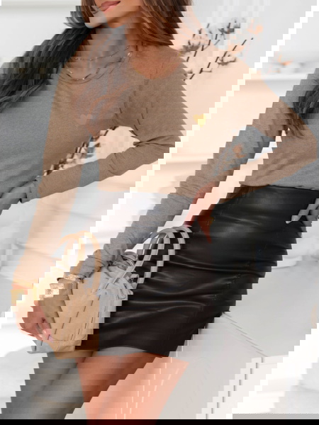 Ciemnobeżowa koszulka na...