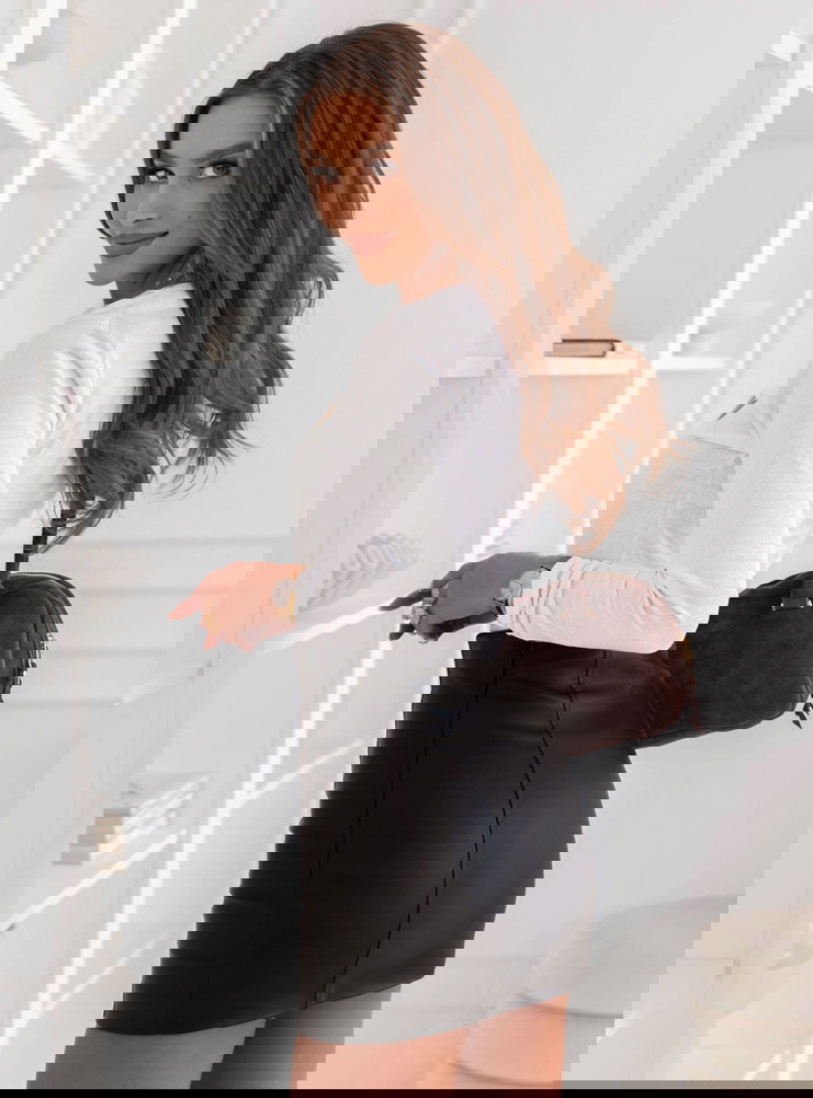 Biała koszulka na długi rękaw z...