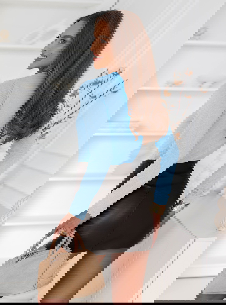 Błękitna koszulka na długi rękaw z...