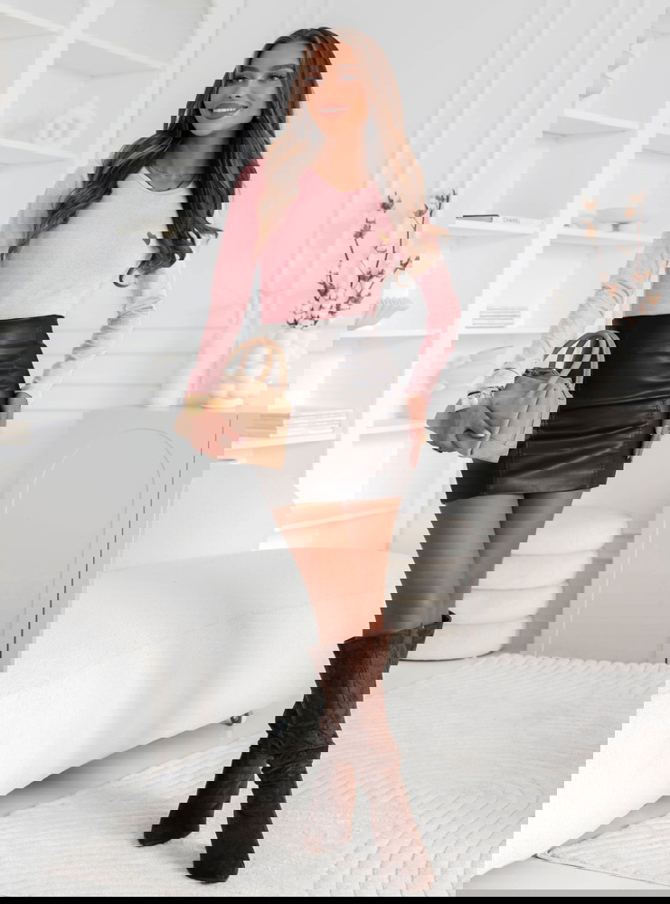 Pudrowa koszulka na długi rękaw z...