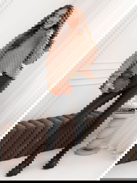 Sweter z golfem i ozdobnym... 2