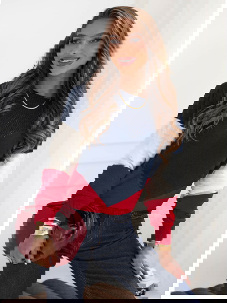 Sweter z ażurowym dekoltem... 2