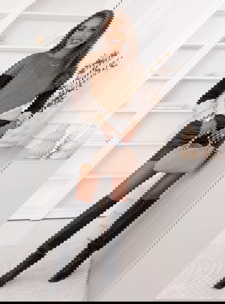 Sweter z ażurowym dekoltem Glayaa -...