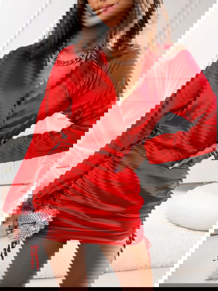 Malinowa satynowa sukienka... 2