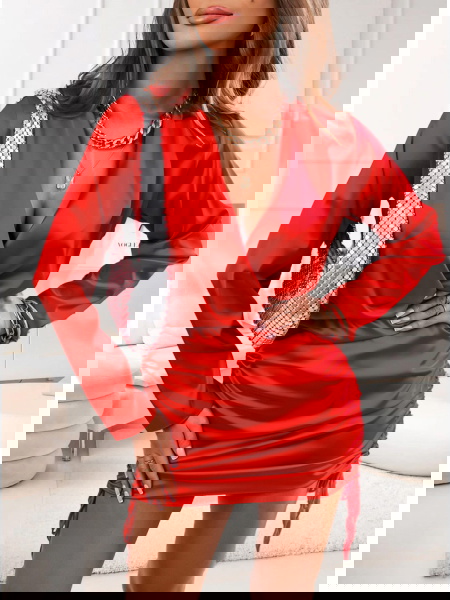 Malinowa satynowa sukienka...