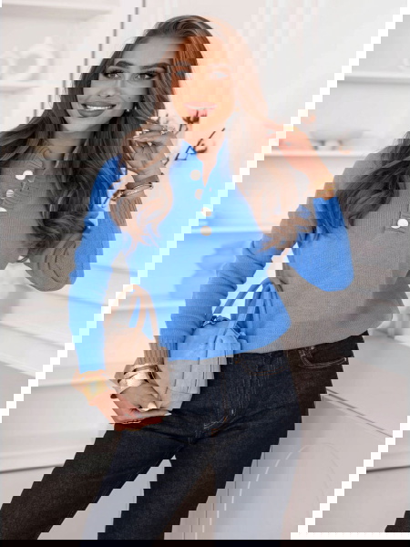 Niebieski sweter z...