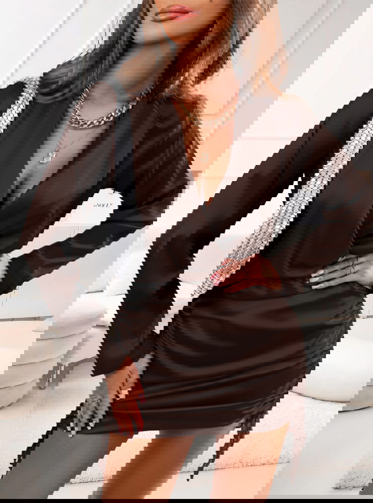 Czekoladowa satynowa sukienka ze...