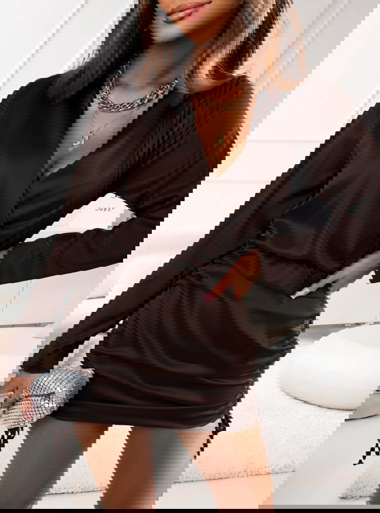 Czekoladowa satynowa sukienka ze...