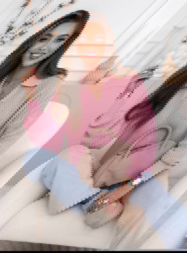 Pudrowy sweter z kołnierzykiem Elvinia