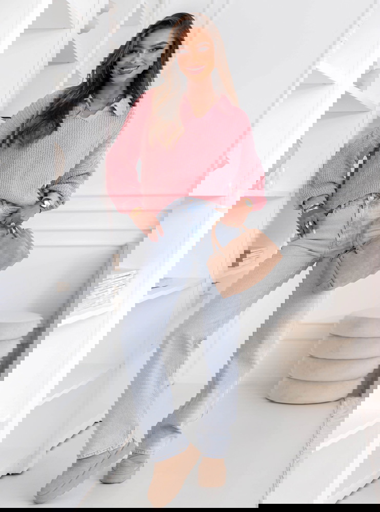 Pudrowy sweter z kołnierzykiem Elvinia