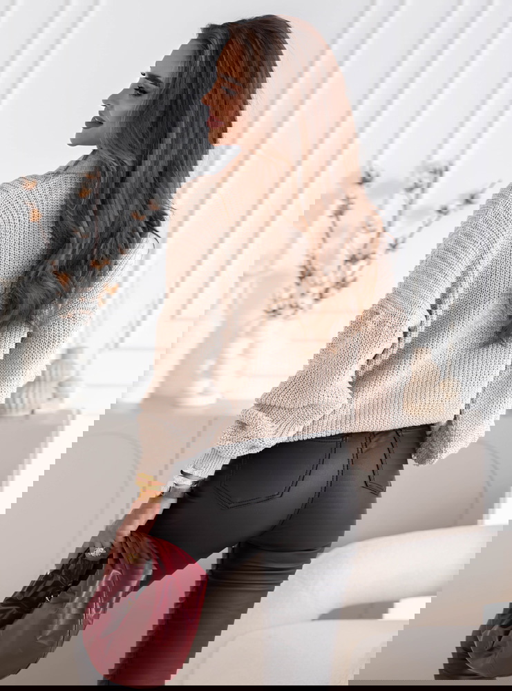 Beżowy sweter z kołnierzykiem Elvinia