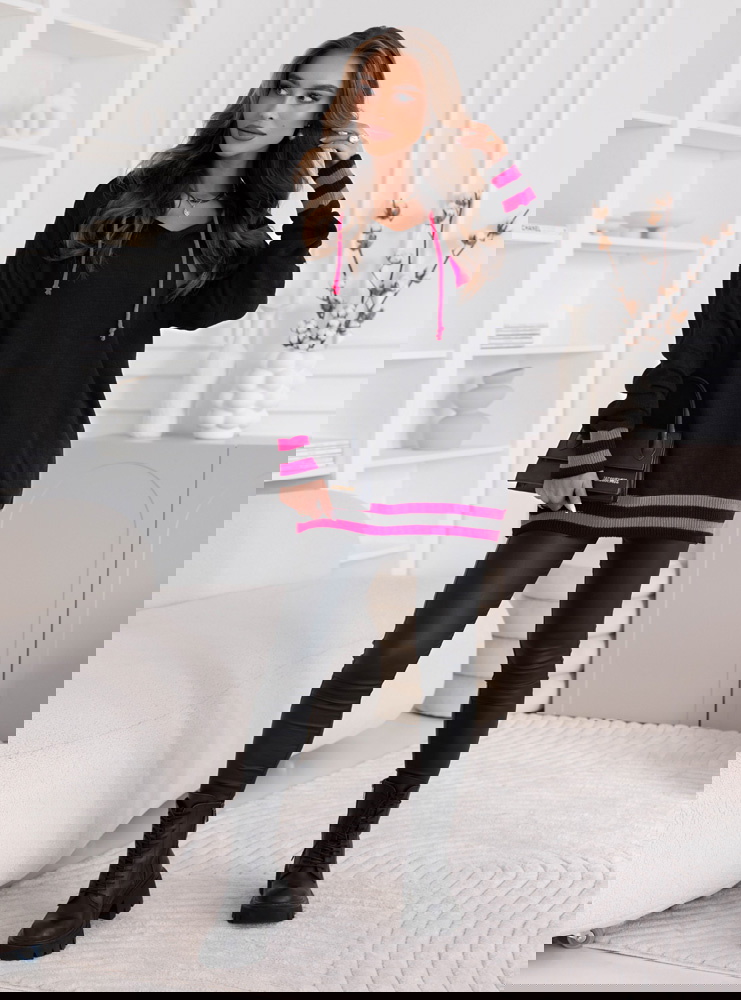 Czarny sweter z kapturem Chelae