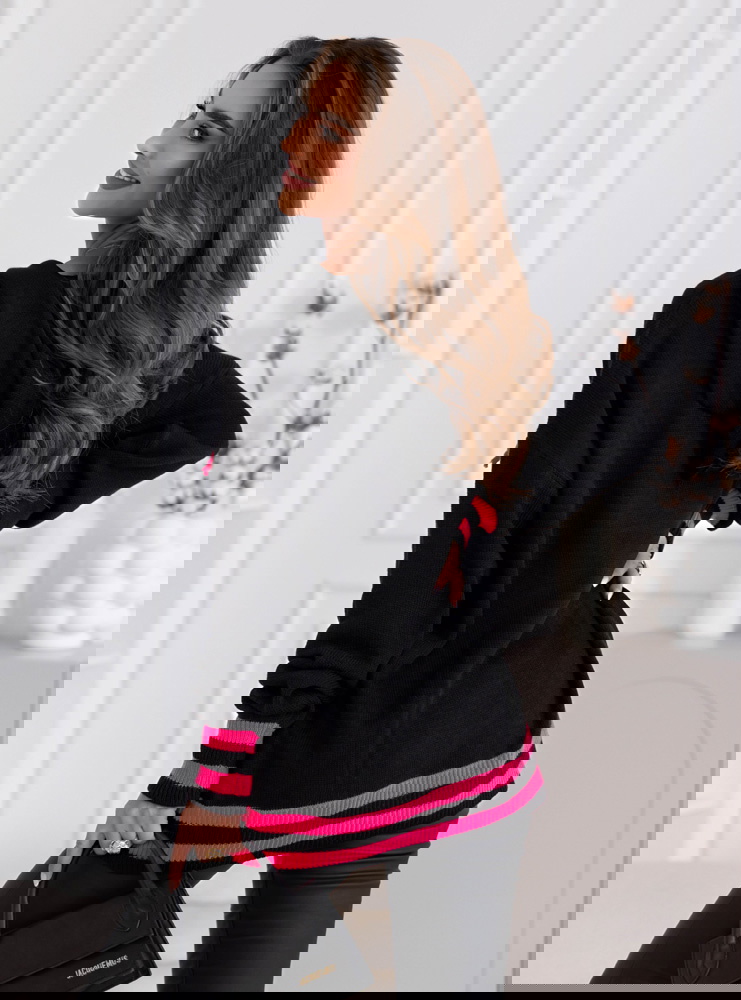 Czarny sweter z kapturem Chelae